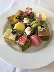 Macaroons, cakes and edible flowers